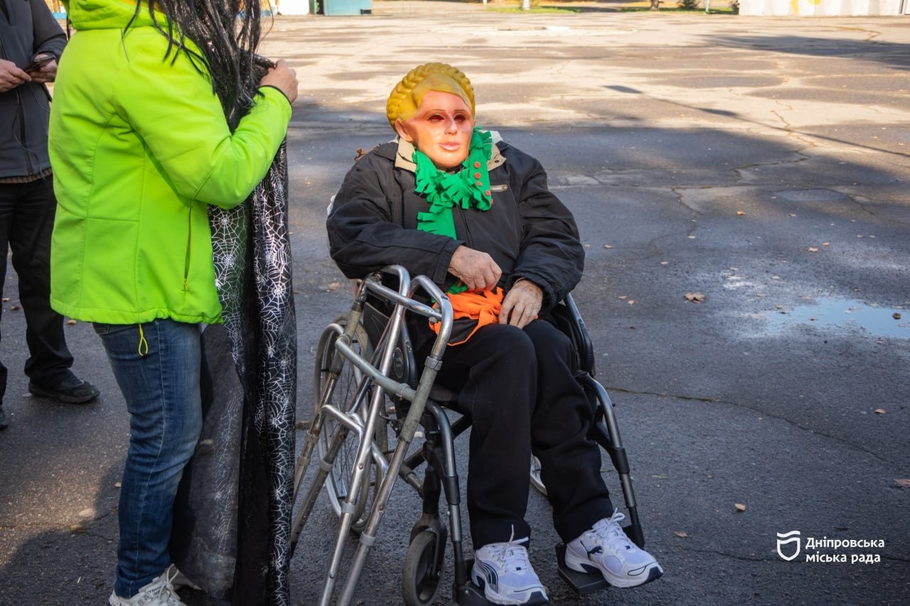 У Дніпрі учасники Університету третього віку відзначили Гелловін та знайшли еліксир молодості 31.10.2025