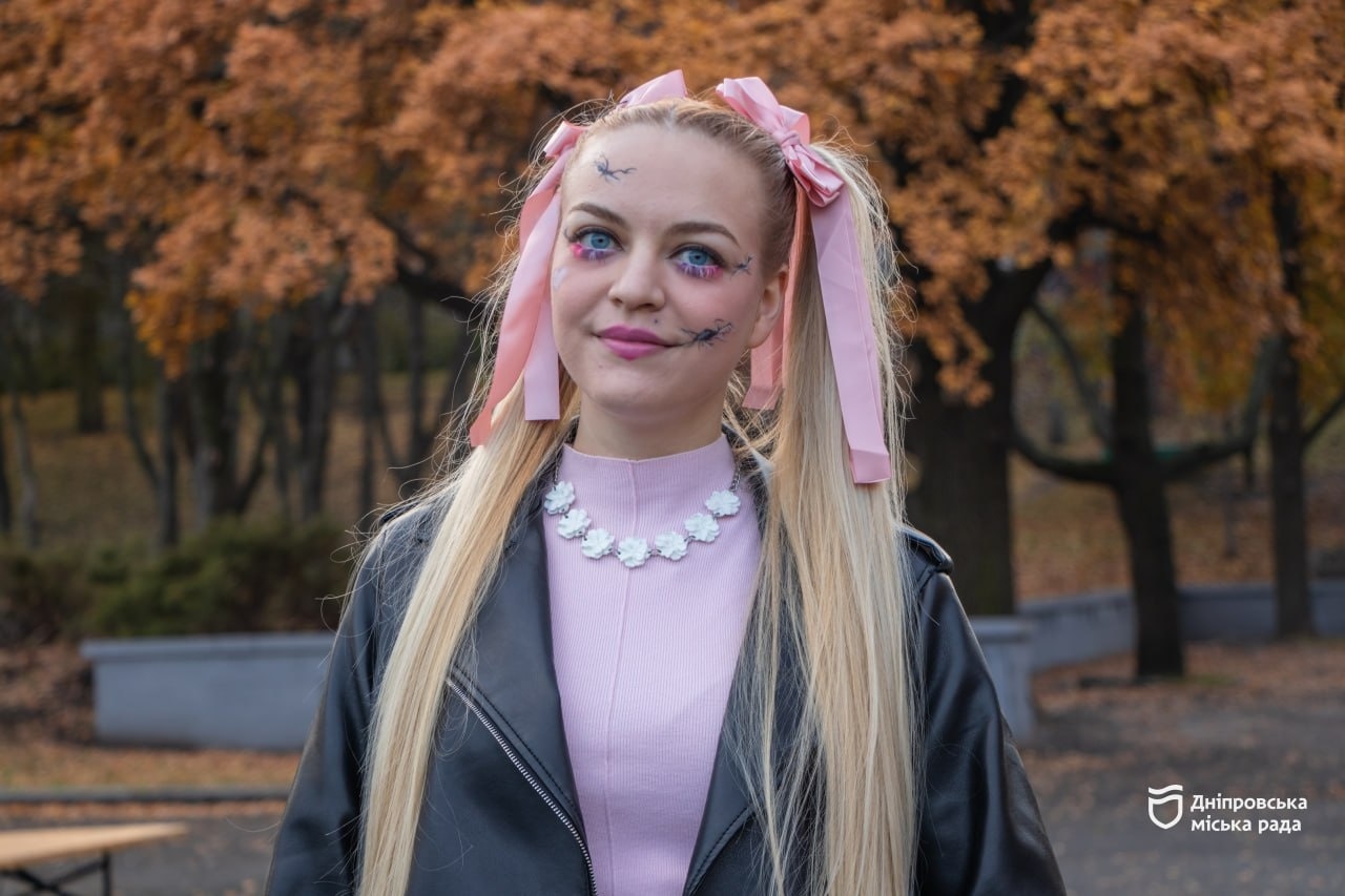 У Дніпрі учасники Університету третього віку відзначили Гелловін та знайшли еліксир молодості 31.10.2025