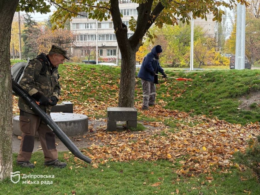 Сквери та парки Дніпра готують до зими 31.10.2025
