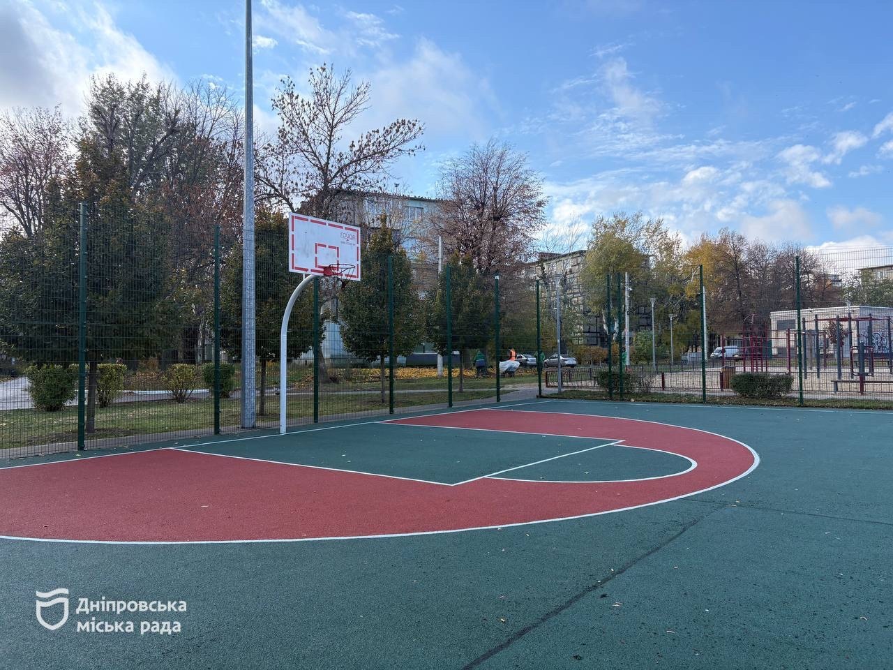 Сквери та парки Дніпра готують до зими 31.10.2025