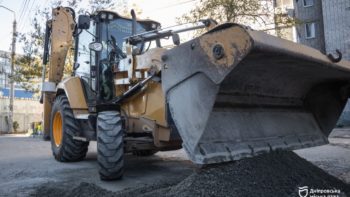 Ремонт доріг у дворах Дніпра 31.10.2025