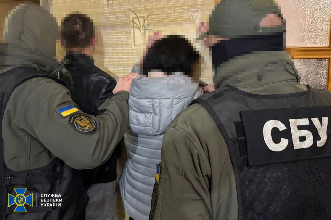 СБУ затримала агентурну пару рф, яка виготовляла бомби для терактів на Дніпропетровщині - 28.10.2025