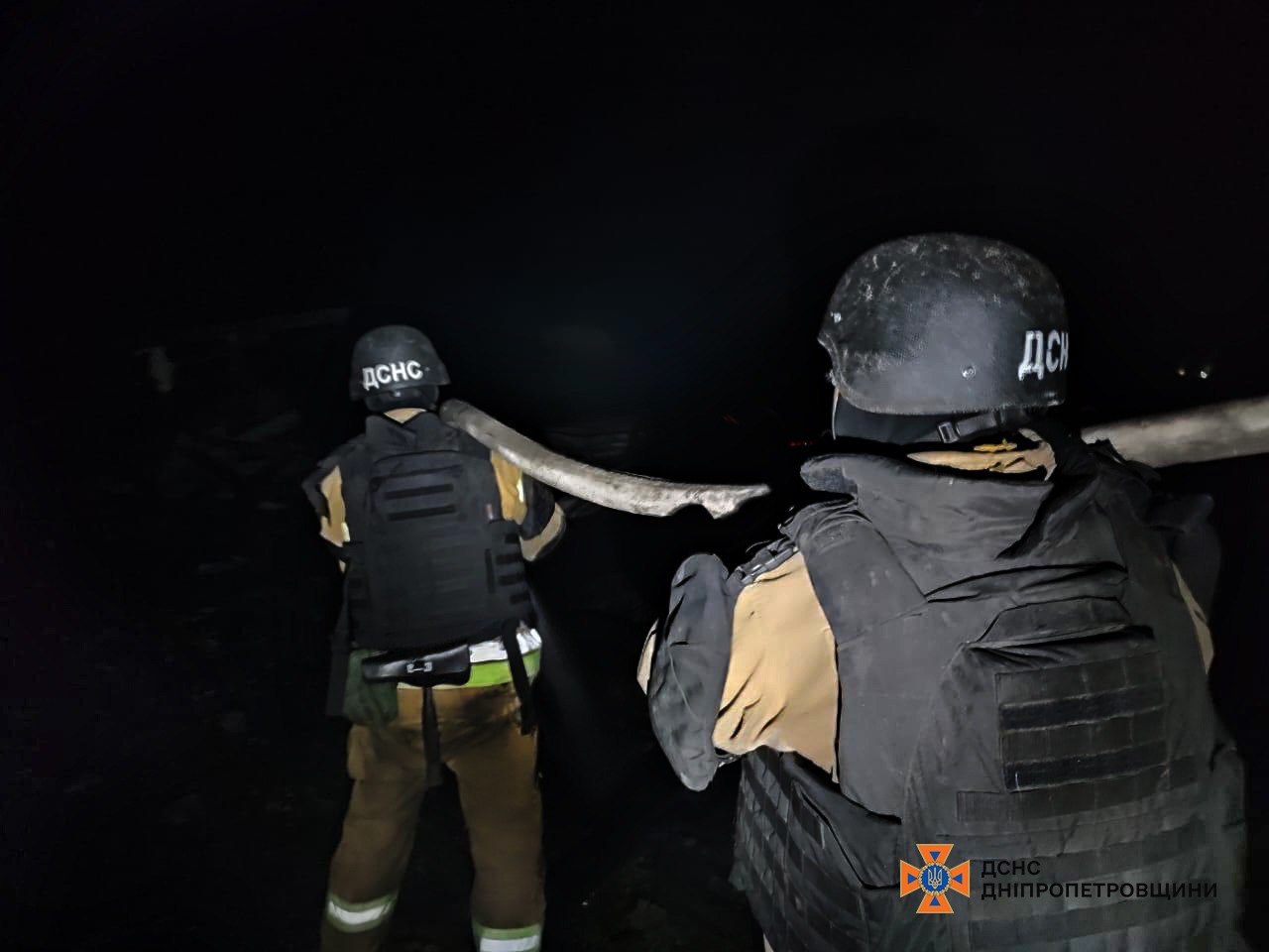 Рятувальники ліквідовують наслідки нічних атак на Дніпропетровщині - 30.10.2025
