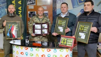 Борис Філатов погасив марку «Українська добровольча армія. Покликані перемагати» 15.10.2025