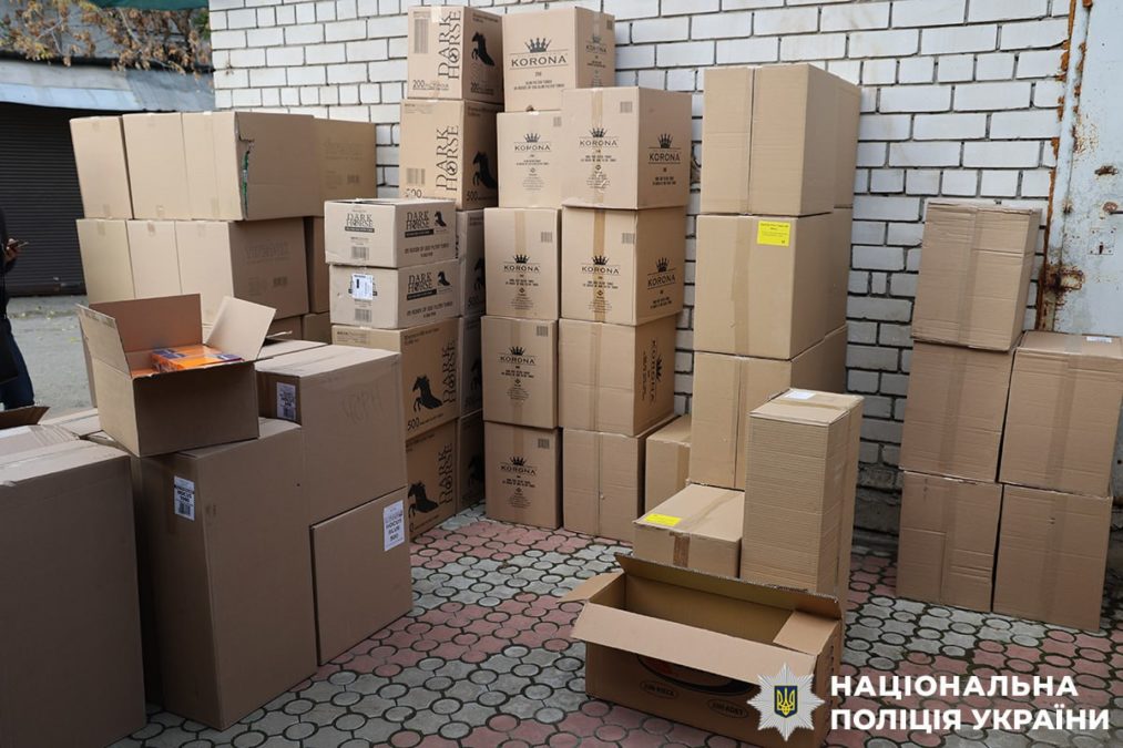 Контрафактні цигарки: у Дніпрі перекрито канал збуту 17.10.2025