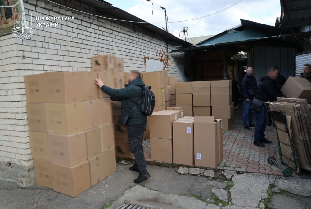Контрафактні цигарки: у Дніпрі перекрито канал збуту 17.10.2025