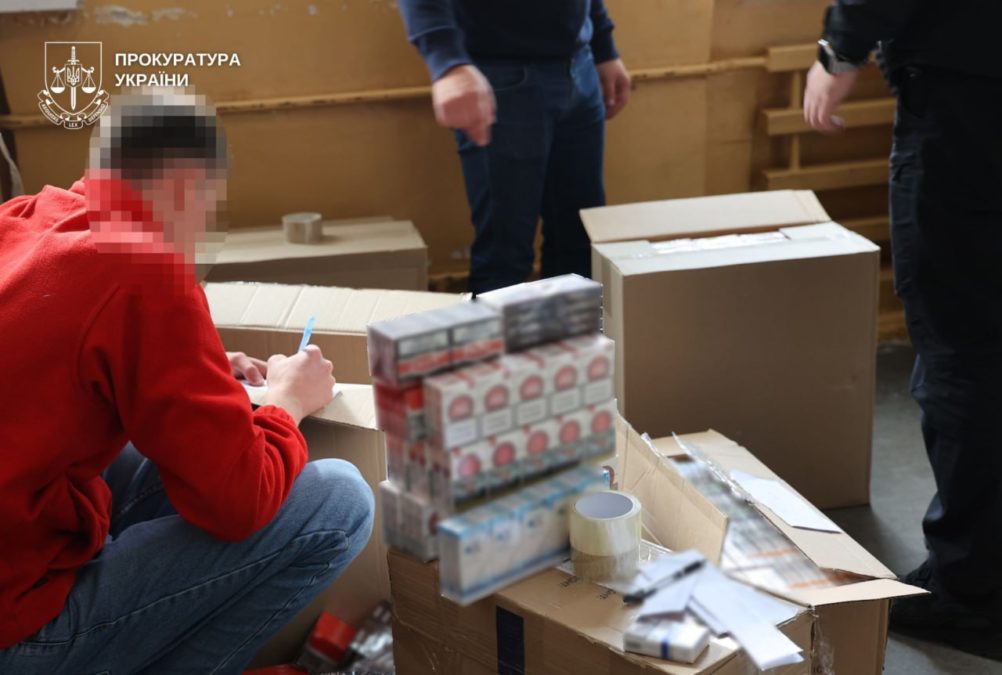Контрафактні цигарки: у Дніпрі перекрито канал збуту 17.10.2025