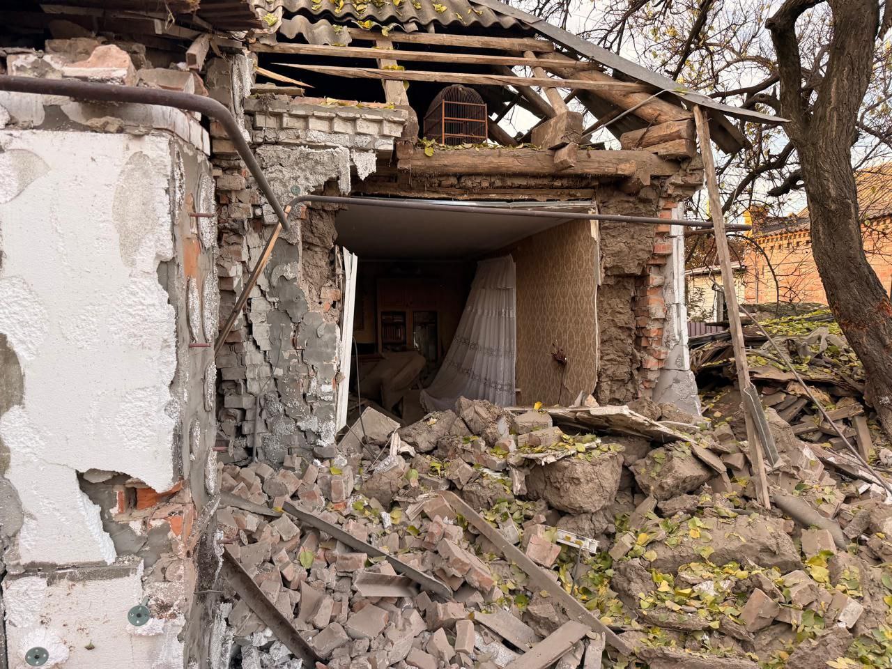 Загинула жінка, двоє поранених: росіяни цілий день атакували Дніпропетровщину