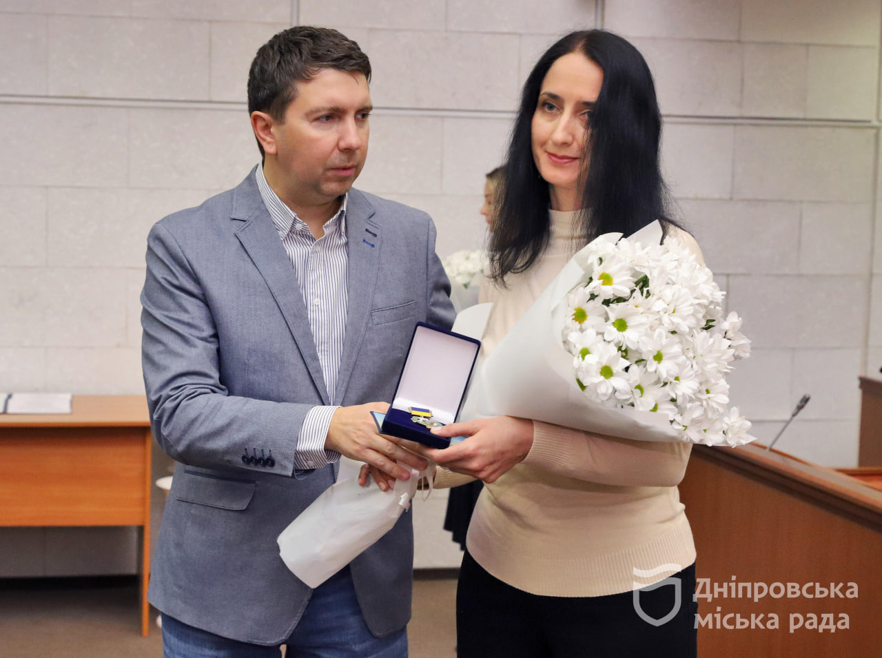 У Дніпрі вручили нагороди медпрацівникам та комунальникам - 22.10.2025