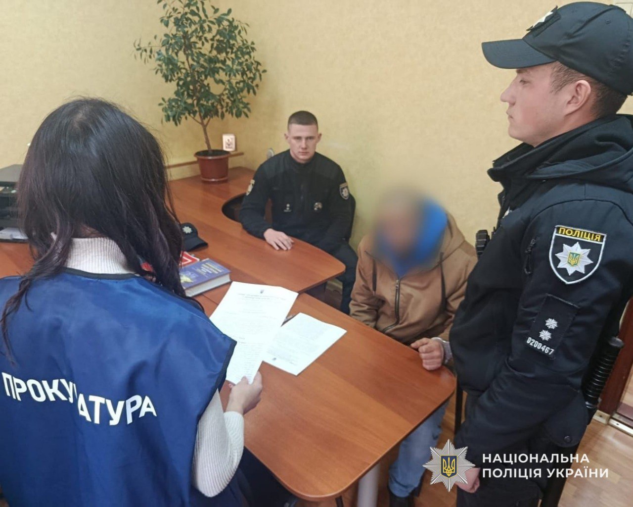 Поліцейські затримали двох мешканців Кам’янського району, причетних до розбійного нападу та вбивства пенсіонера - 22.10.2025