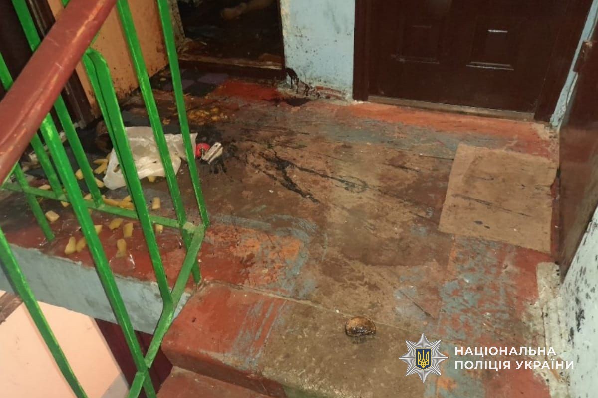У Кам’янському чоловік вбив бабусю та смертельно побив жінку - 27.10.2025