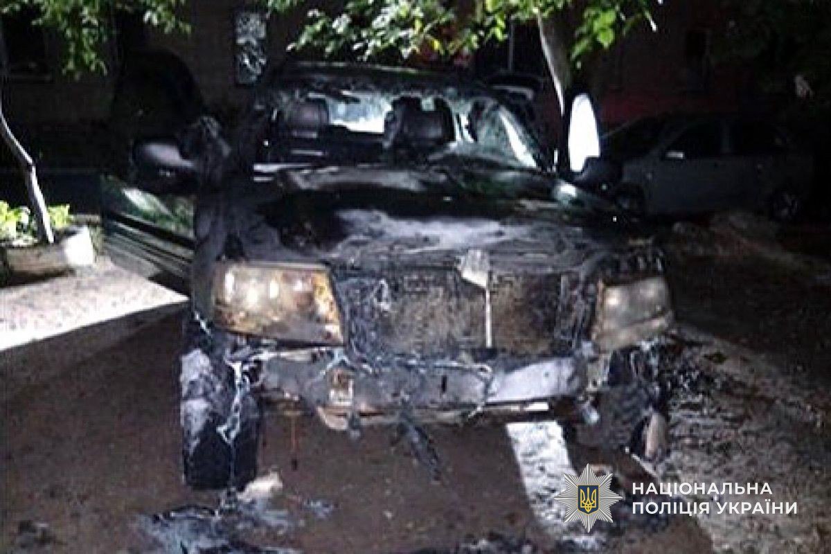 У Дніпрі матір із 15-річним сином підпалювали автомобілі за гроші - 24.10.2025