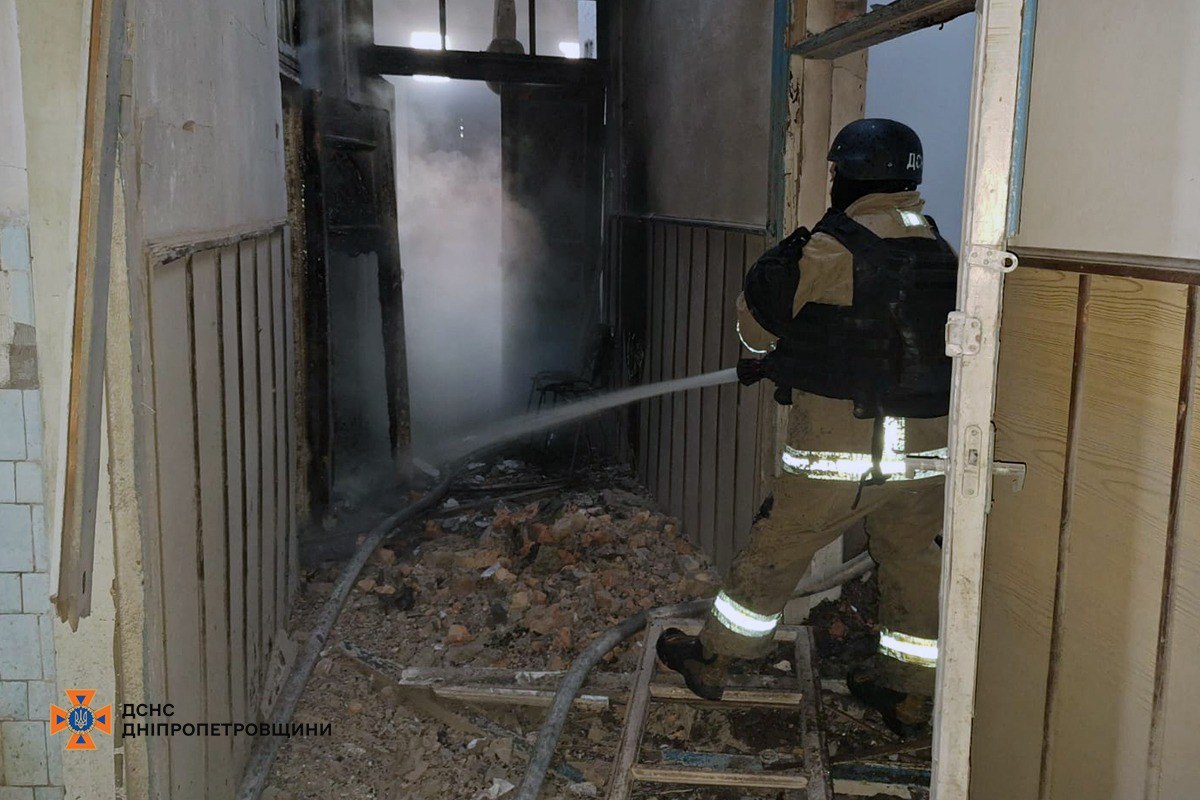 Рятувальники ліквідовують наслідки нічних атак на Дніпропетровщині - 30.10.2025
