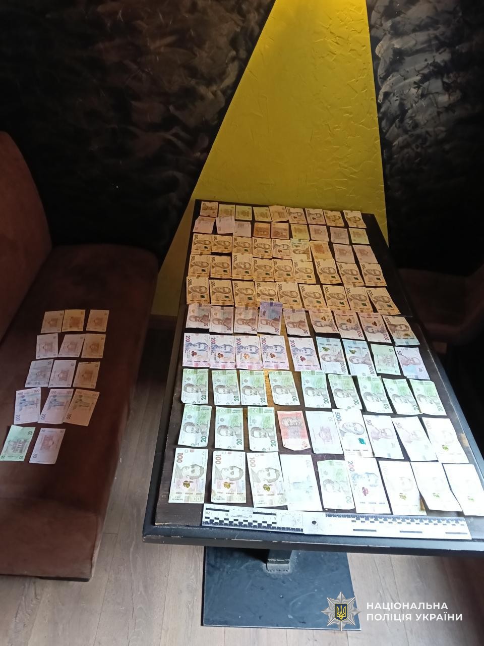 У Самарі поліцейські затримали чоловіка, який намагався вкрасти гроші з каси кафе 29.10.2025