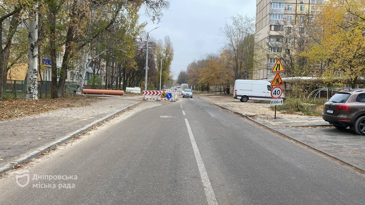 У Дніпрі розпочали завершальний етап робіт із ремонту колектору зливової каналізації на вулиці Старочумацькій. -07.11.2025