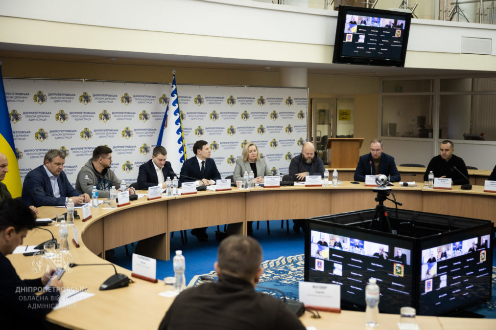Круглий стіл у Дніпрі: проблеми прифронтових територій 12.11.2025