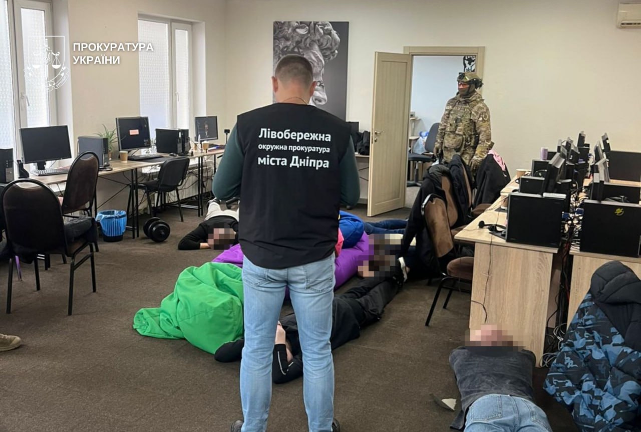  Викриття шахрайських кол-центрів у Дніпрі: прокуратура зупинила масштабну схему - 26.11.2025