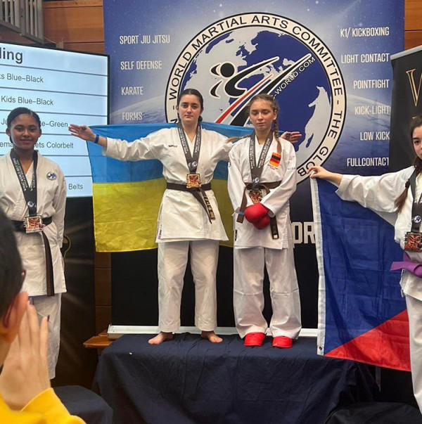 Дніпровські школярки стали чемпіонками світу з козацького двобою-25.11.2025