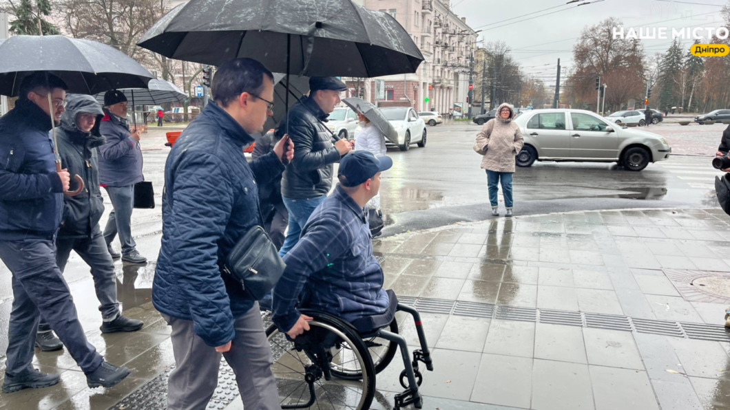 У Дніпрі презентували перший безбар'єрний маршрут у межах національного проєкту - 20.11.2025