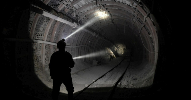 російський удар знеструмив шахти на Дніпропетровщині: триває підйом гірників на поверхнюфото ілюстративне