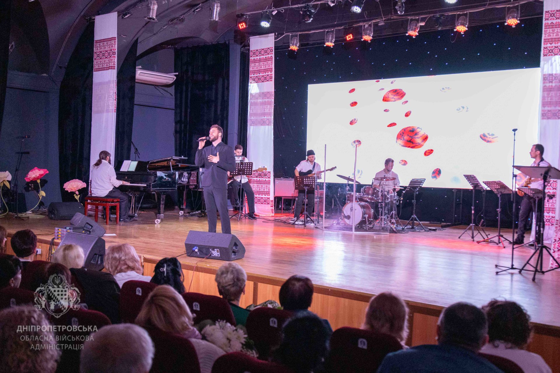 На Дніпропетровщині до професійного свята відзначили працівників культури та майстрів народного мистецтва -07.11.2025