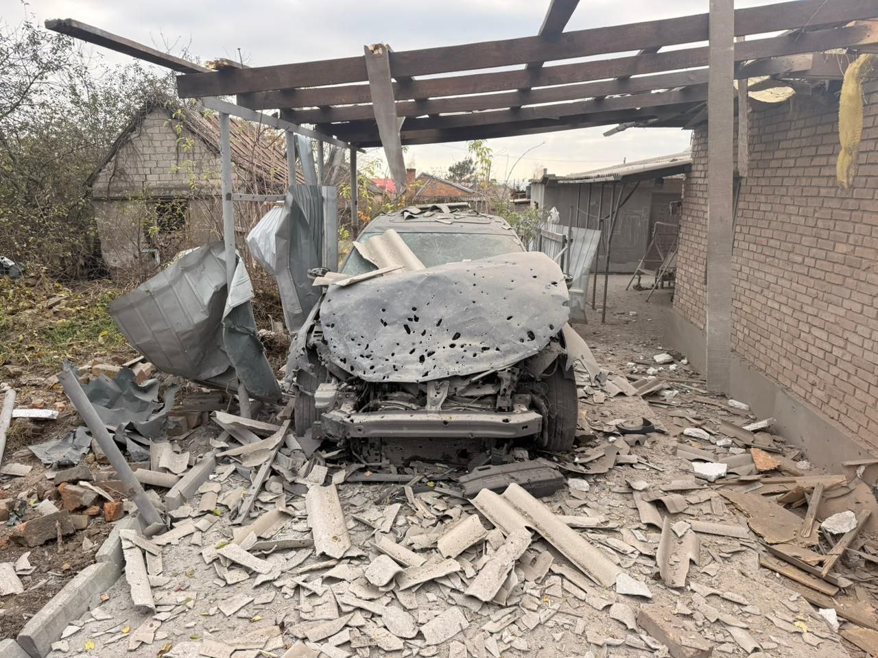 На Дніпропетровщині внаслідок обстрілу рф постраждала інфраструктура та житлові будинки - 8.11.2025