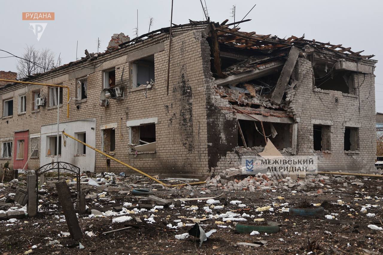 Щоденні авіаудари перетворили затишну Межову на руїни
