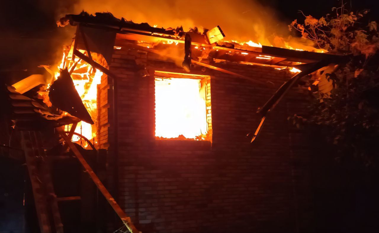 Ворожі атаки на Дніпропетровщині: є загиблий та постраждалий — 15.11.2025