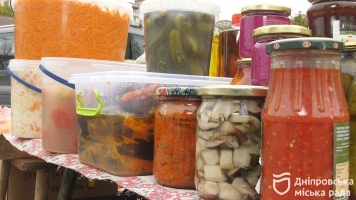 У Дніпрі працюють ярмарки вихідного дня