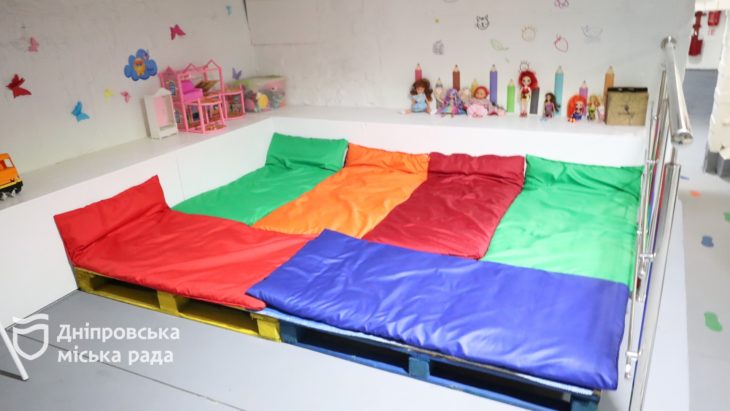 У дитсадках Дніпра продовжують облаштовувати укриття