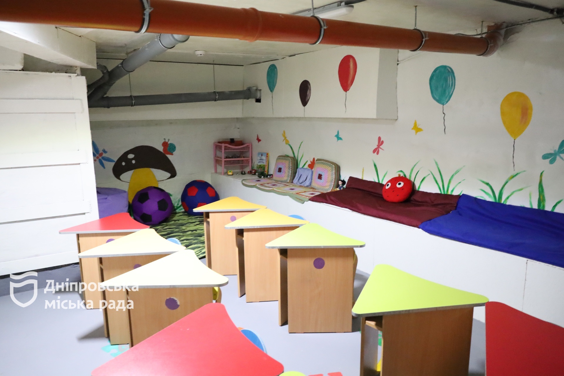 У дитсадках Дніпра продовжують облаштовувати укриття