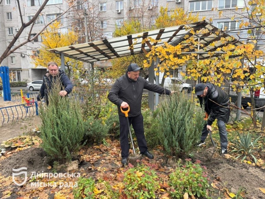 #Дніпро_чистий #Дніпро_квітучий: толоки в різних районах 3.11.2025