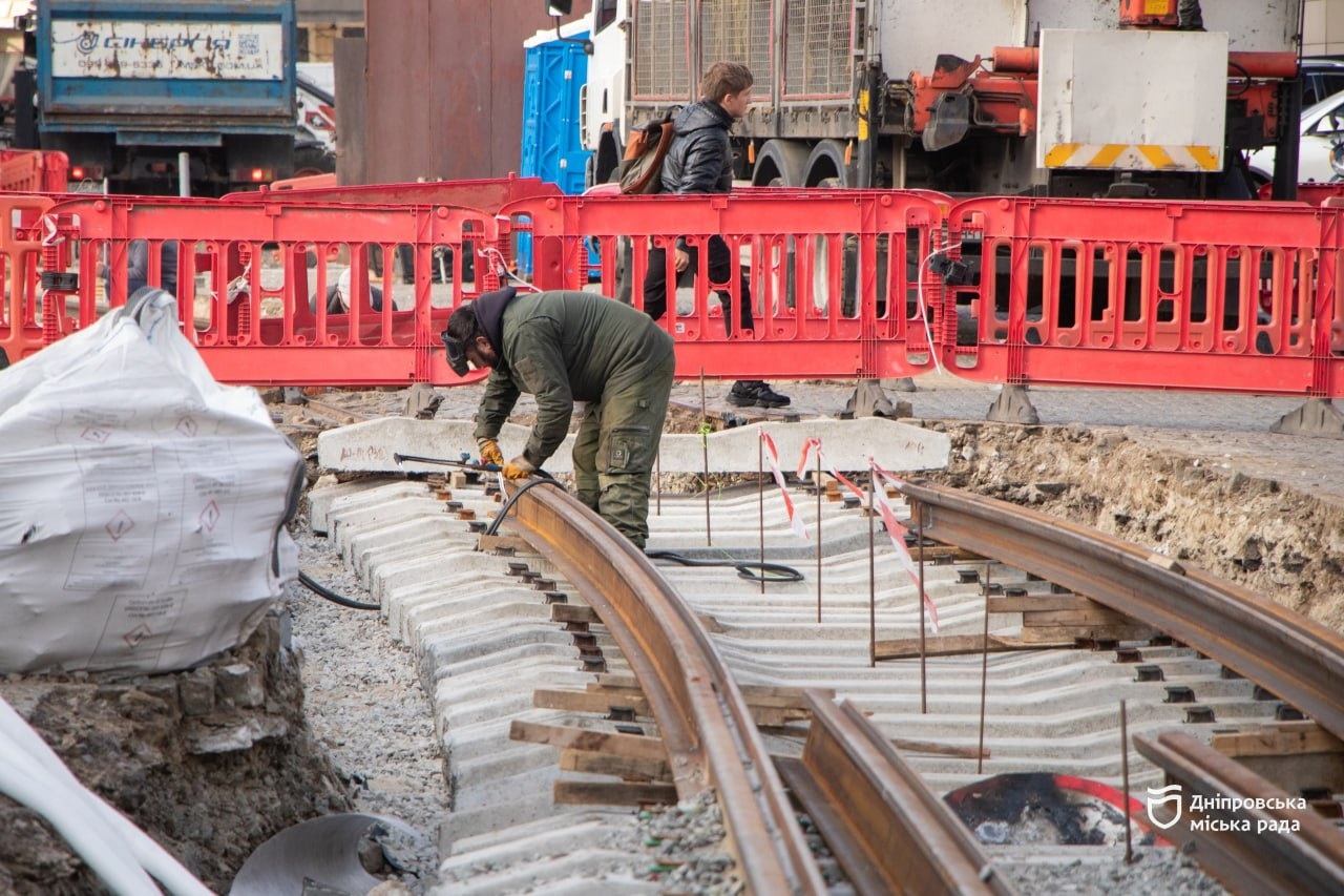 У Дніпрі завершують фінальний етап реконструкції трамвайної колії в межах флагманського проєкту «Рух без бар’єрів» 3.11.2025