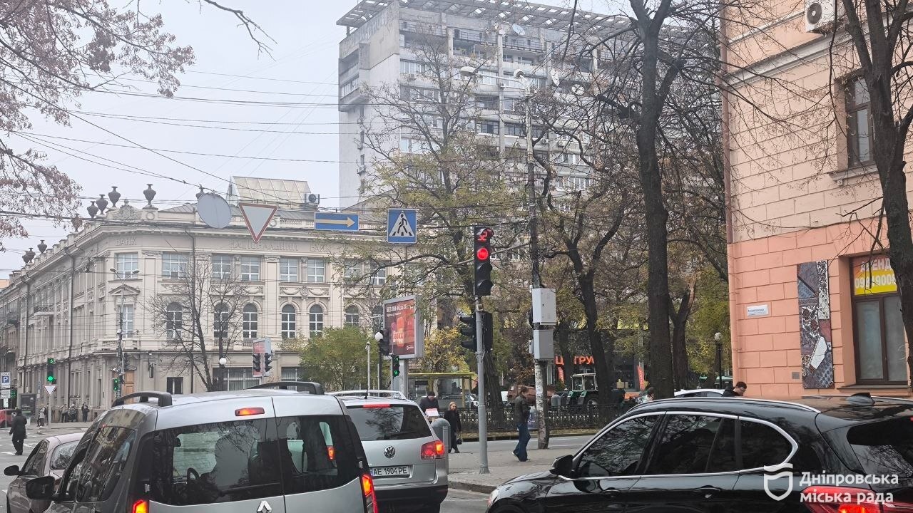 У Дніпрі понад 50 % світлофорів обладнані акумуляторами для безперебійної роботи під час відключень електроенергії 4.11.2025