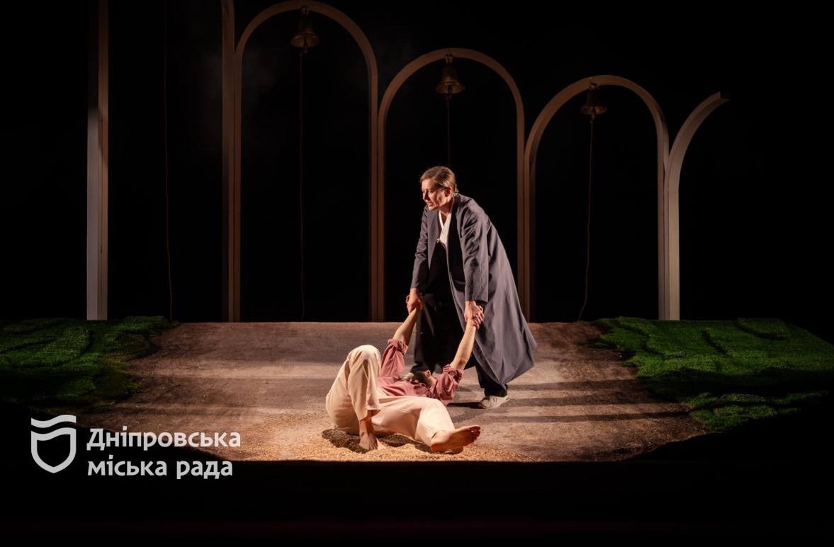 У Дніпрі відбувся показ вистави «МАМИ» Рівненського драматичного театру - 5.11.2025