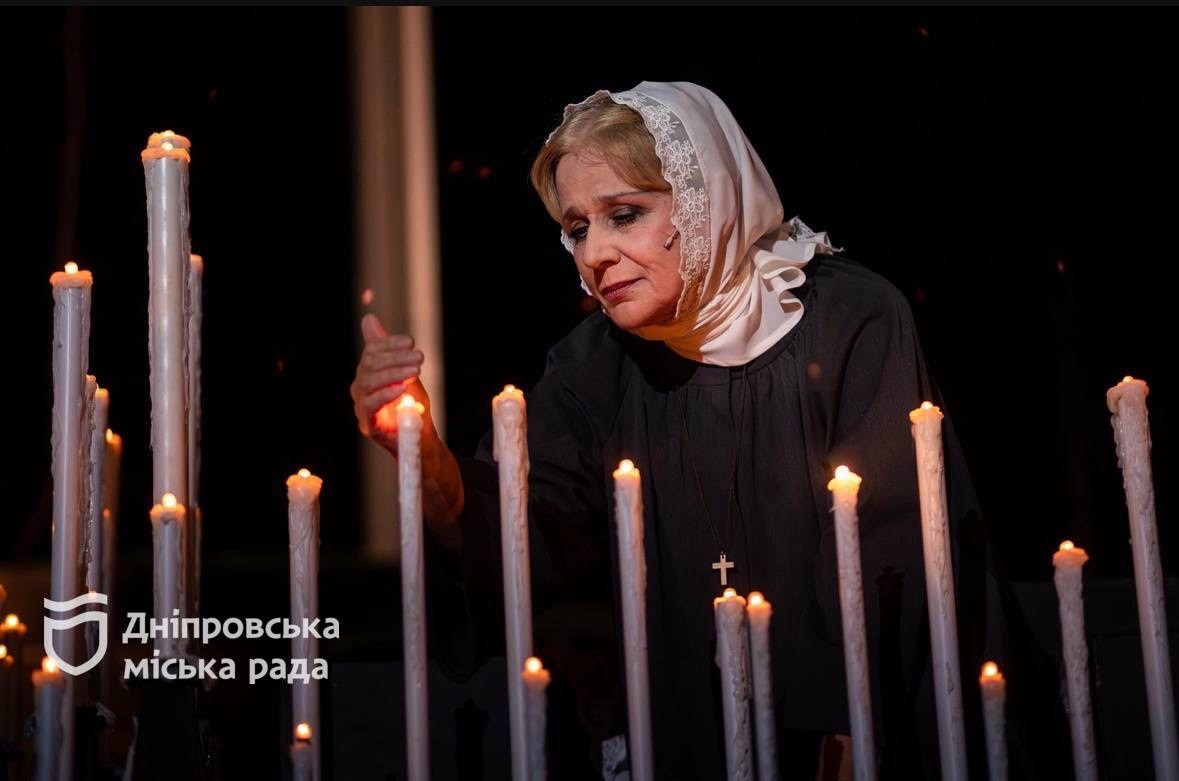 У Дніпрі відбувся показ вистави «МАМИ» Рівненського драматичного театру - 5.11.2025
