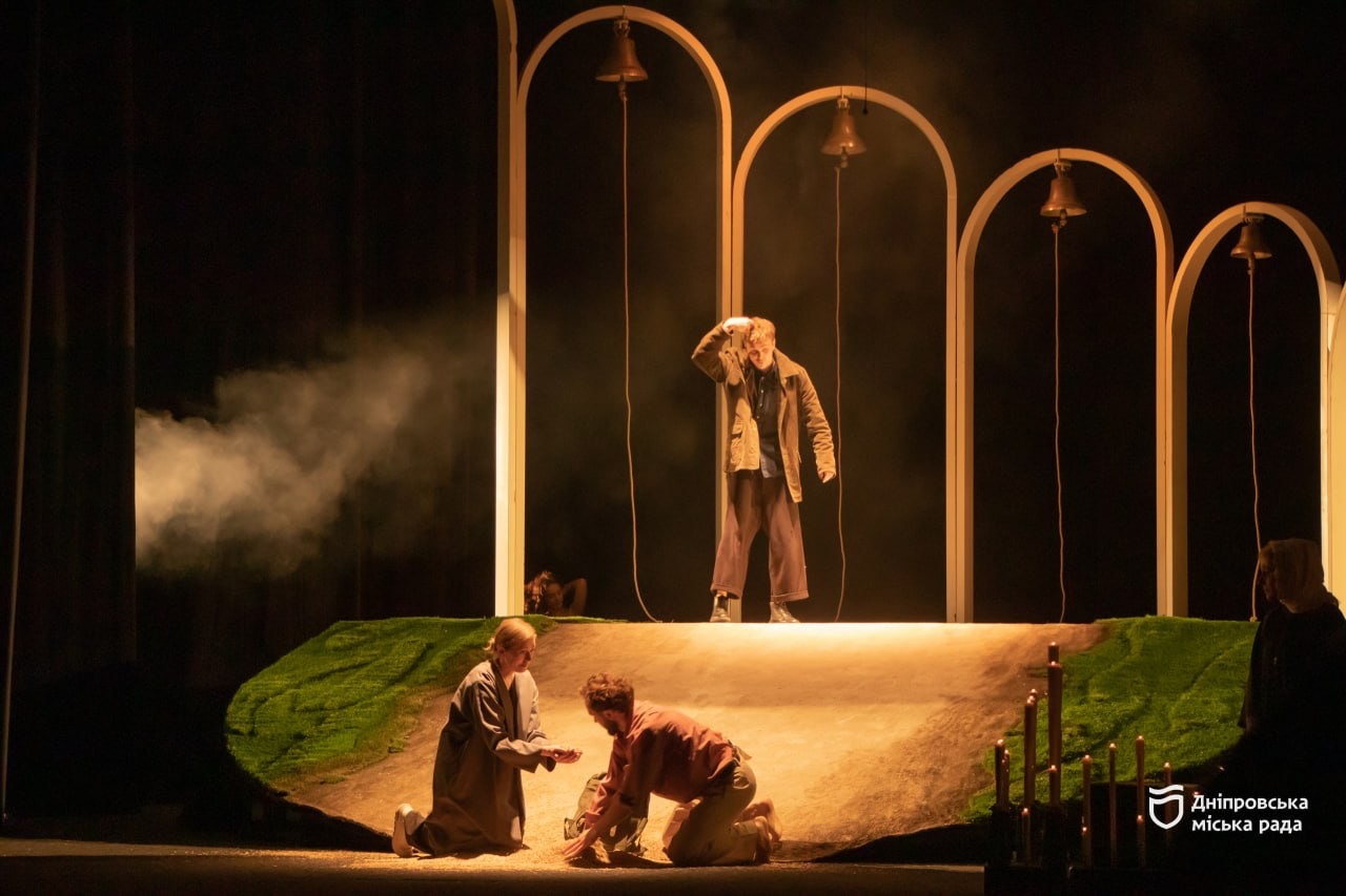 У Дніпрі відбувся показ вистави «МАМИ» Рівненського драматичного театру - 5.11.2025