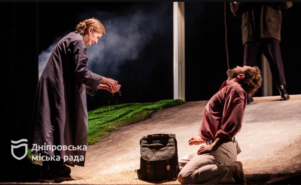 У Дніпрі відбувся показ вистави «МАМИ» Рівненського драматичного театру - 5.11.2025