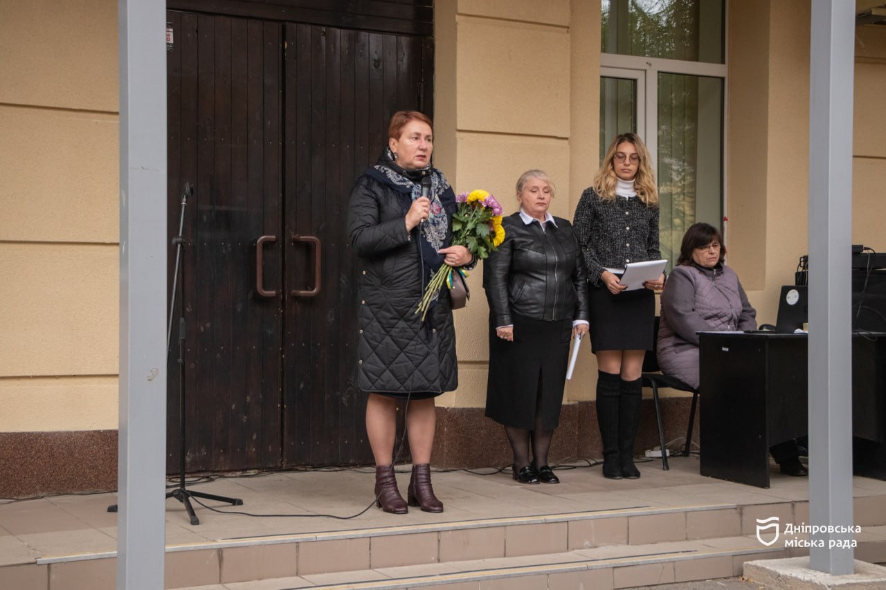 У Дніпровській гімназії № 76 відкрили меморіальну дошку випускнику Андрію Рибіцькому - 6.11.2025