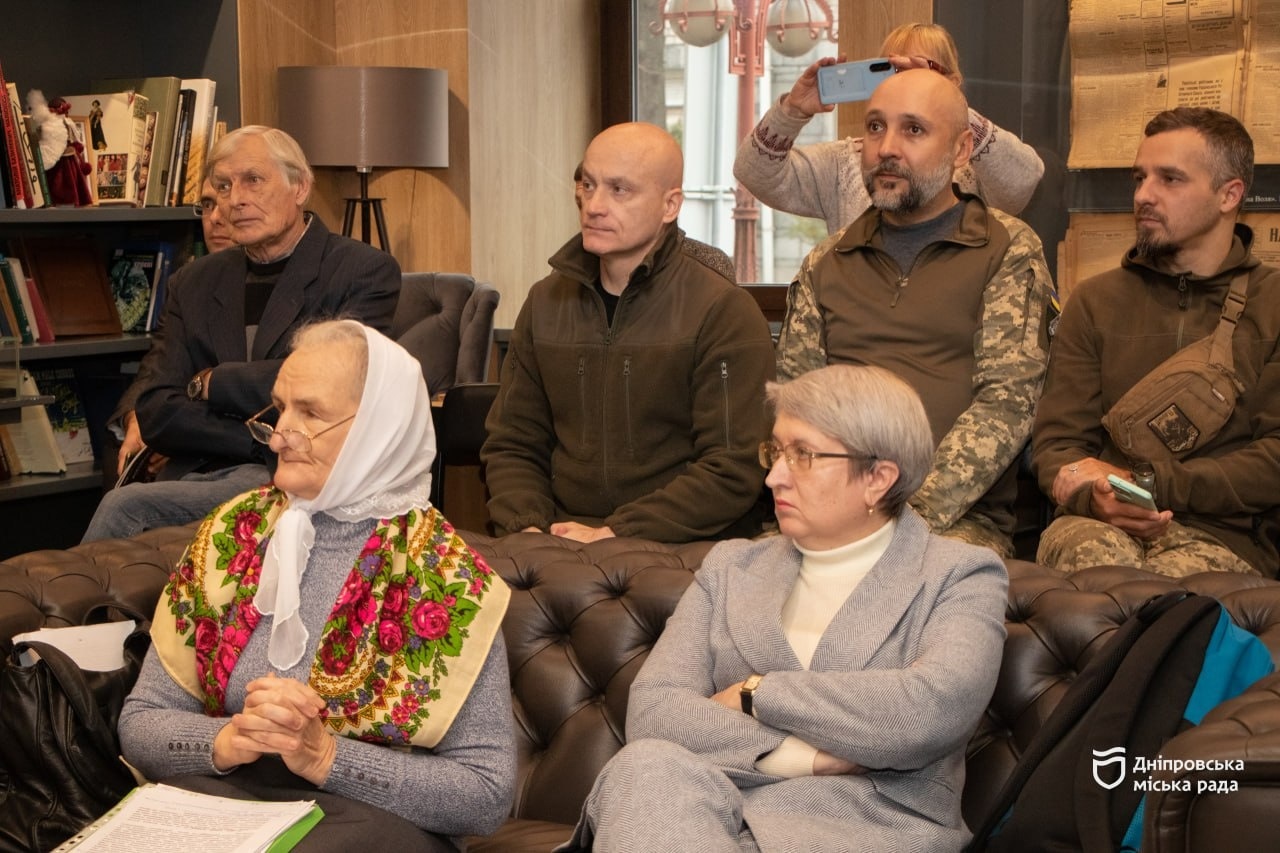 Голодомор та сучасна війна: у Дніпрі обговорили історичні паралелі та геноцидну політику проти українців
