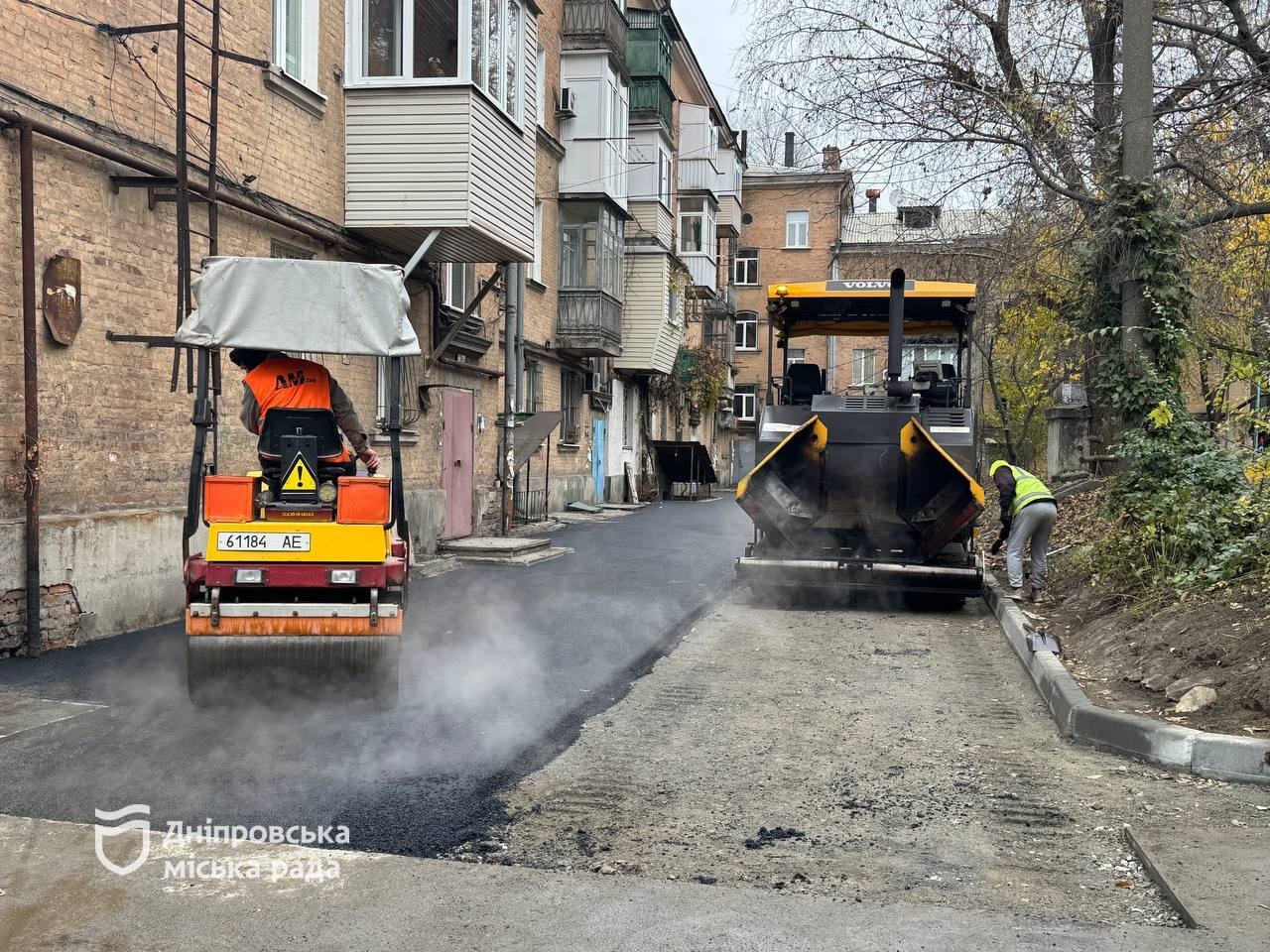 Для безпеки і комфортну дніпрян у місті продовжують ремонтувати дороги. -07.11.2025