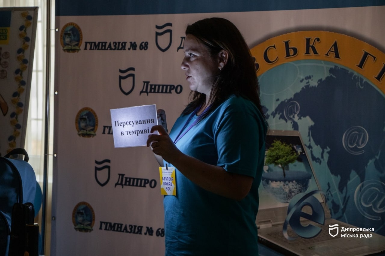У Дніпрі учням закладів загальної середньої освіти розповідають про правила безпеки під час відключень світла. 10.11.2025