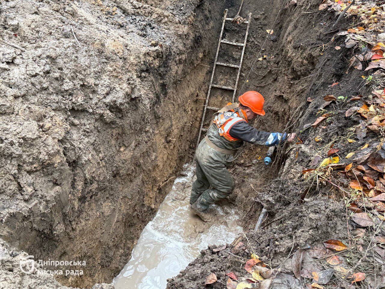 Для максимальної зручності мешканців та оптимізації роботи зі споживачами при комунальному підприємстві «Дніпроводоканал» працюють 8 районних абонентних служб. 11.11.2025