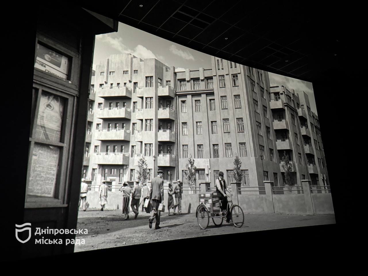 У Дніпрі стартував фестиваль патріотичного кіно «Наша земля» — з прем'єрами, зустрічами та театральними виставами