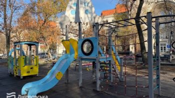 Сквер Героїв: відремонтували дитячий та інклюзивний майданчики у Дніпрі 16.11.2025