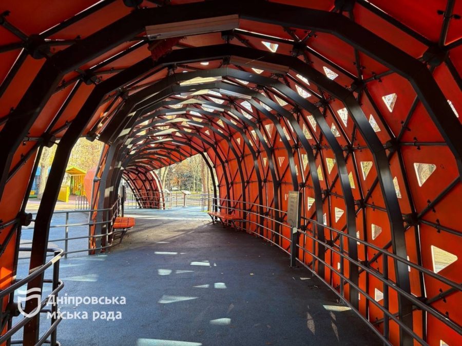 Сквер Героїв: відремонтували дитячий та інклюзивний майданчики у Дніпрі 16.11.2025