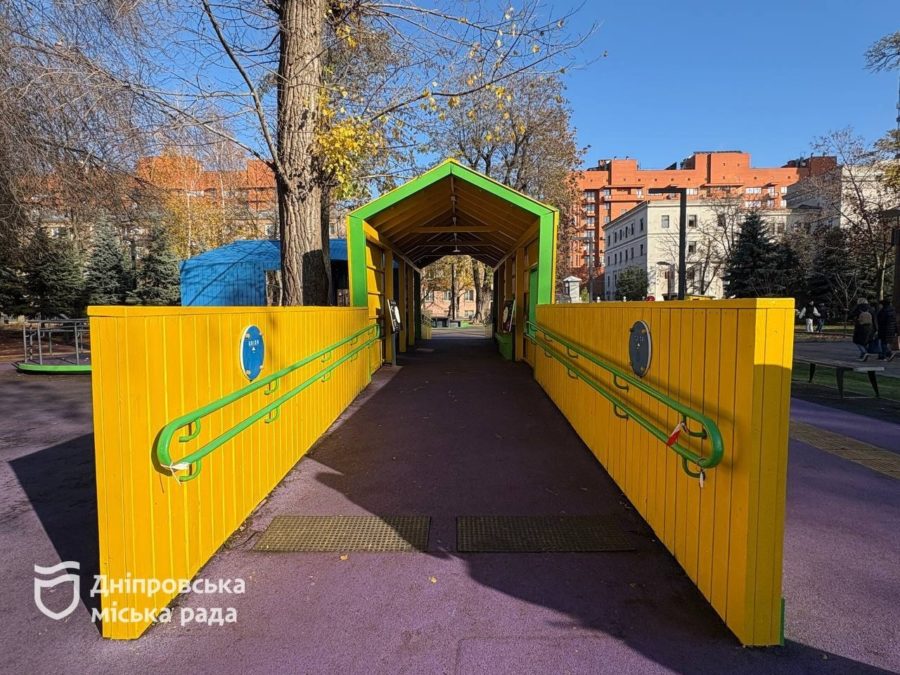 Сквер Героїв: відремонтували дитячий та інклюзивний майданчики у Дніпрі 16.11.2025