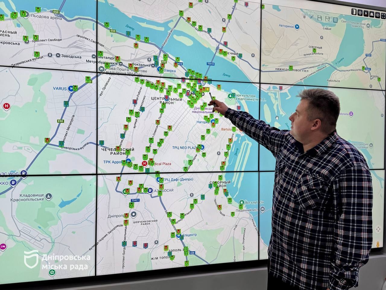 У міськраді Дніпра пояснили, чому трапляються перебої в роботі світлофорів під час вимкнень світла