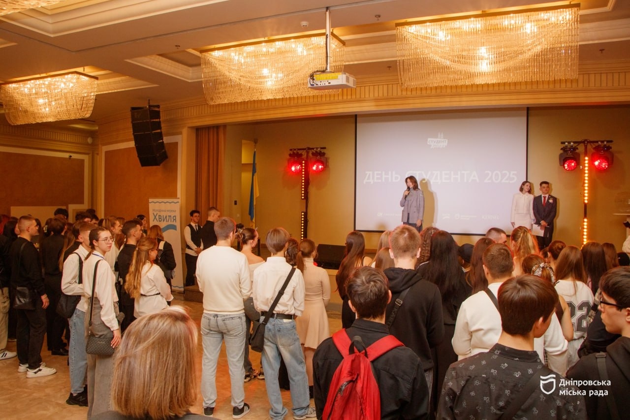 У Дніпрі відзначили переможців у «Битві за ВИШ» та передали авто для ЗСУ від молоді - 17.11