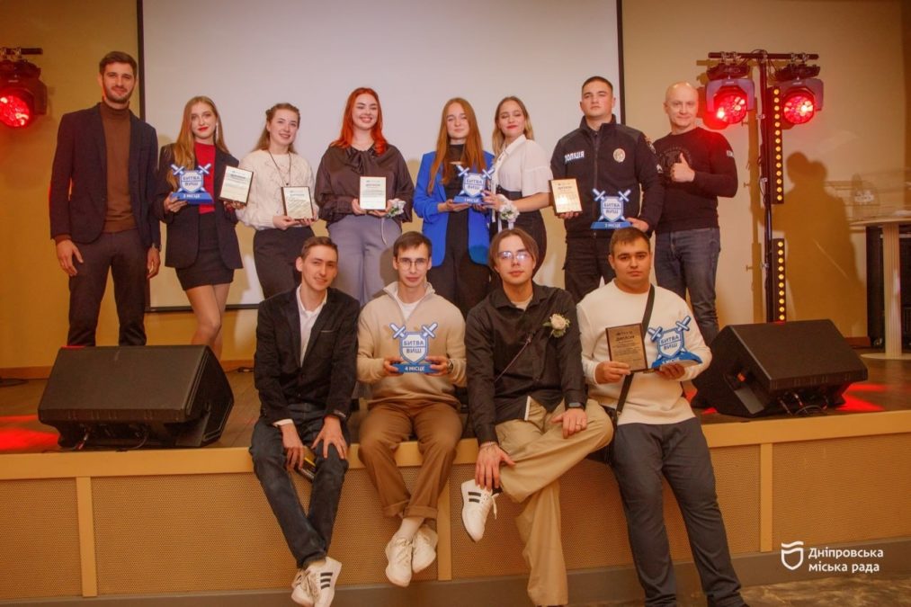 У Дніпрі відзначили переможців у «Битві за ВИШ» та передали авто для ЗСУ від молоді - 17.11